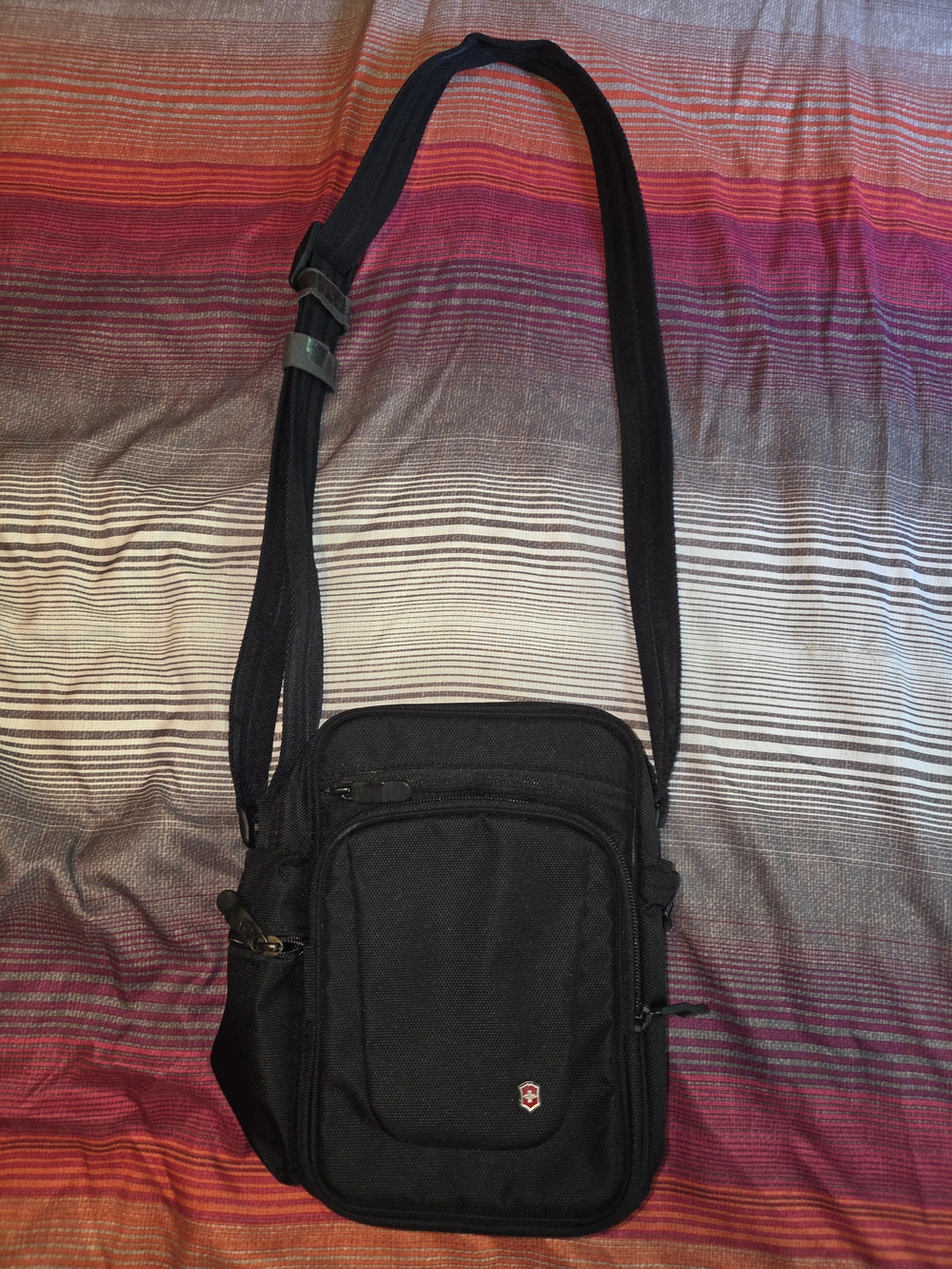 SwissGear Black Crossbody Shoulder Bag - Compact Men's Travel Pouch
